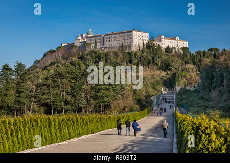 Abtei von Monte Cassino, Ansicht von polnischen Soldatenfriedhof, Latium, Italien Stockfoto