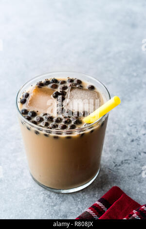 Hausgemachte Milch Bubble Tea mit Tapioka Perlen. Traditionelle organische Trinken. Stockfoto