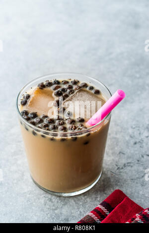 Hausgemachte Milch Bubble Tea mit Tapioka Perlen. Traditionelle organische Trinken. Stockfoto