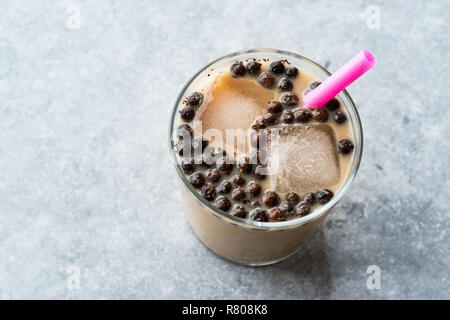 Hausgemachte Milch Bubble Tea mit Tapioka Perlen. Traditionelle organische Trinken. Stockfoto