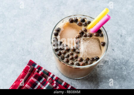 Hausgemachte Milch Bubble Tea mit Tapioka Perlen. Traditionelle organische Trinken. Stockfoto