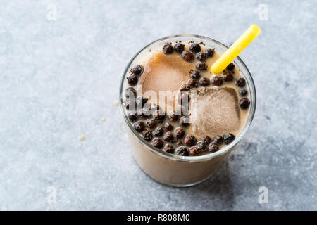 Hausgemachte Milch Bubble Tea mit Tapioka Perlen. Traditionelle organische Trinken. Stockfoto