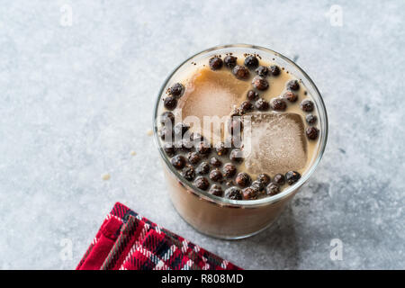 Hausgemachte Milch Bubble Tea mit Tapioka Perlen. Traditionelle organische Trinken. Stockfoto