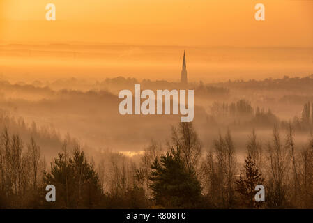 Misty Sonnenaufgang Morgen über dem Tal von gedling Gedling Country Park in Nottingham, Nottinghamshire England Großbritannien Stockfoto