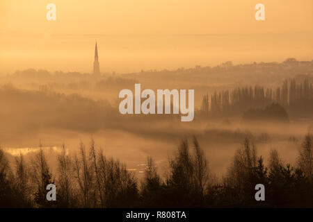 Misty Sonnenaufgang Morgen über dem Tal von gedling Gedling Country Park in Nottingham, Nottinghamshire England Großbritannien Stockfoto