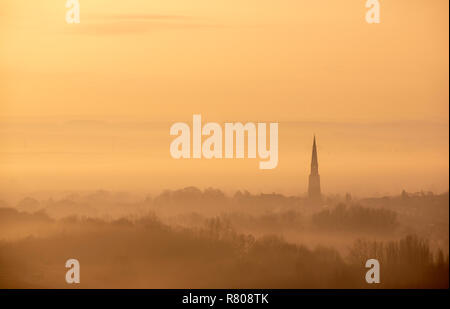 Misty Sonnenaufgang Morgen über dem Tal von gedling Gedling Country Park in Nottingham, Nottinghamshire England Großbritannien Stockfoto