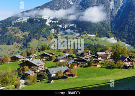 Bergige Landschaft des Beaufortain Tal: Überblick über die Berge und die Ortschaft Bersend, in Beaufort-sur-Doron *** Local Caption *** Stockfoto