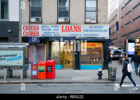 Gramercy Pawn Broker, 318 3rd Avenue, New York, NY. Äußere einer Pfandleihe in der kips Bay Viertel von Manhattan. Stockfoto