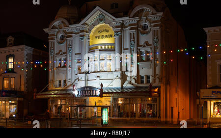 Das Palladium Pub, Gloddaeth Street, Llandudno, einem alten Kino umgewandelt, gespeichert und durch Wetherspoons Kneipe Kette erhalten bleibt. Bild im Oktober 2018 übernommen. Stockfoto