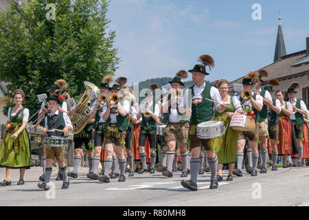 Traditionelle bayerische Brass Band marschieren. Berchtesgadener Land, altsalzburger, Oberbayern, Deutschland Stockfoto