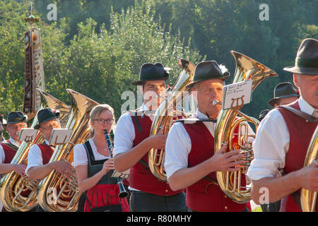 Traditionelle bayerische Brass Band marschieren. Berchtesgadener Land, altsalzburger, Oberbayern, Deutschland Stockfoto