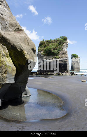 Rock Säulen, drei Schwestern, Tongaporutu, Taranaki, North Island, Neuseeland Stockfoto