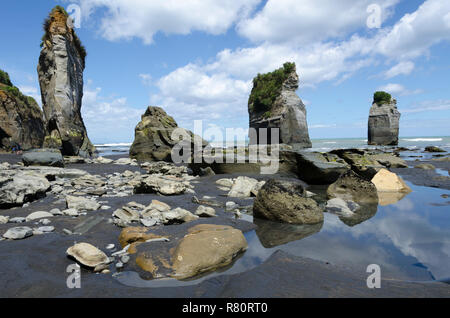 Rock Säulen, drei Schwestern, Tongaporutu, Taranaki, North Island, Neuseeland Stockfoto