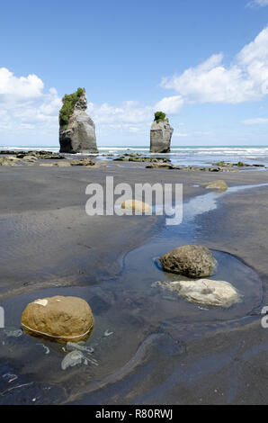 Rock Säulen, drei Schwestern, Tongaporutu, Taranaki, North Island, Neuseeland Stockfoto