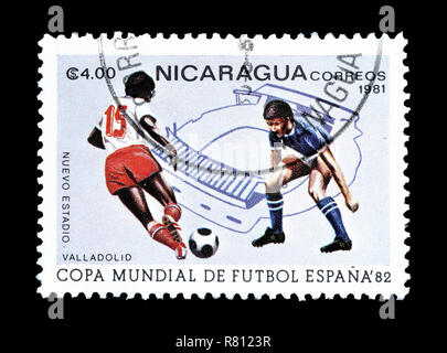 Storniert Briefmarke durch Nicaragua gedruckt, das Fußballstadion Jose Zarrilla und fördert die WM in Spanien 1982. Stockfoto