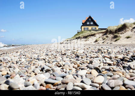 Alt Skagen, Haus am Meer in der Dünenlandschaft, Kiesstrand von Gammel Skagen, Højen, Frederikshavn Kommune, Nordjylland Stockfoto