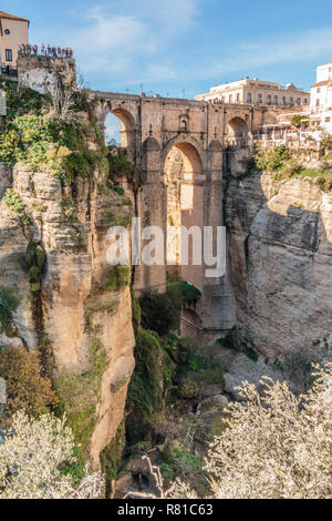 Neue Brücke von Ronda von Blue Sky Stockfoto