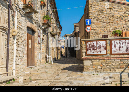 Blick auf Guardia Perticara Dorf in der Basilicata Stockfoto