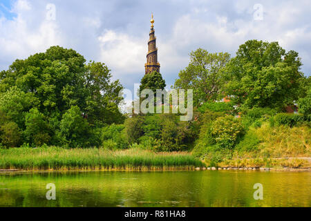 Park, See und der Kirche unseres Erlösers in Kopenhagen. Dänemark Stockfoto