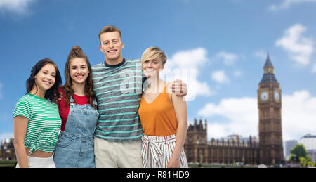 Gerne Freunde über die Häuser des Parlaments in London. Stockfoto