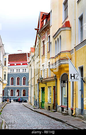 TALLINN, Estland - 29. AUGUST 2018: Blick auf die Gebäude auf Hobusepea Straße Stockfoto