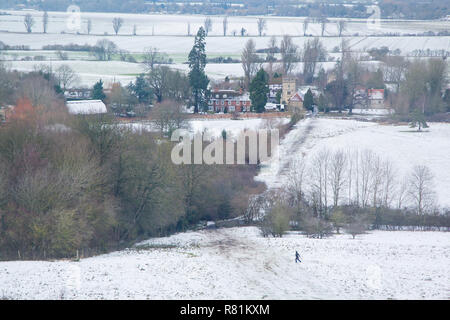 Das Dorf Little Wittenham, Oxfordshire im Winter Schnee von Round Hill, Wittenham Klümpchen, Oxfordshire Stockfoto
