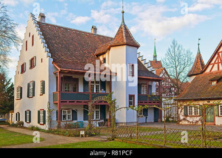 Neues Wettsteinhaus Baselstrasse, in Alten Riehen Dorf, Schweiz. Stockfoto