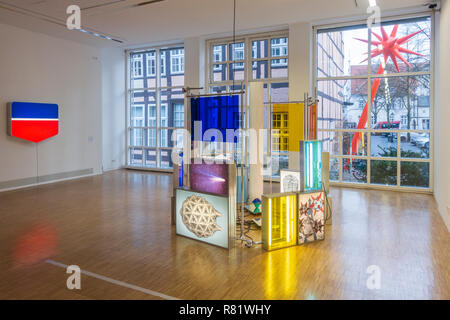 Skulptur in der Mitte 2016 von Christine Schulz auf der Light Box Museum für Moderne Kunst im Bomann-museum in Celle, Niedersachsen, Deutschland Stockfoto