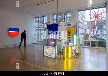 Skulptur in der Mitte 2016 von Christine Schulz auf der Light Box Museum für Moderne Kunst im Bomann-museum in Celle, Niedersachsen, Deutschland Stockfoto