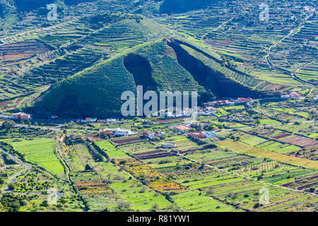 Mit Blick auf den Flickenteppich von Terrassen und Felder in der Palmaren Tal von Teno in der Landwirtschaft im Nordwesten von Teneriffa, Kanarische Inseln, Spanien Stockfoto