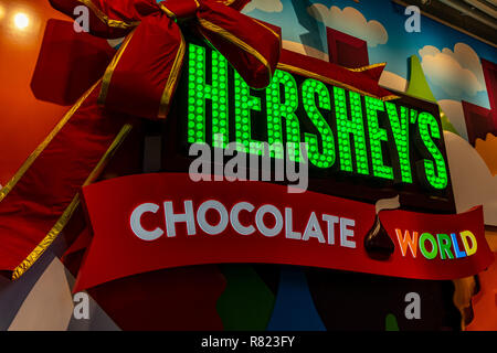 Hershey, PA, USA - Dezember 11, 2018: Die Chocolate World Zeichen in der Lobby. Stockfoto