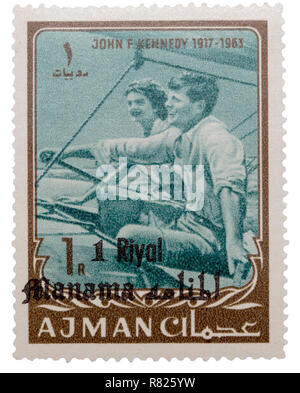 1 Riyal Briefmarke mit John F. und Jacqueline Kennedy segeln, Ajman, Vereinigte Arabische Emirate Stockfoto