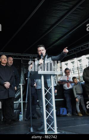 Ehemalige englische Verteidigung Leader Tommy Robinson sprechen für die Ukip, an der Ausfahrt Brexit bedeutet, Rallye, London. Stockfoto