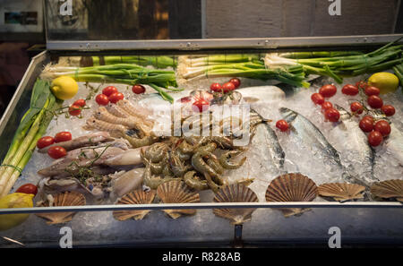 Fisch und Meeresfrüchte in einem der Restaurants Stockfoto