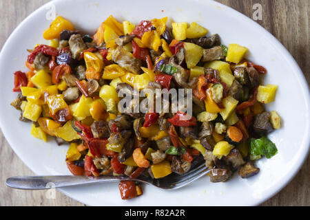 Französisch Geschmorte Ratatouille mit sortierten Gemüse Stockfoto