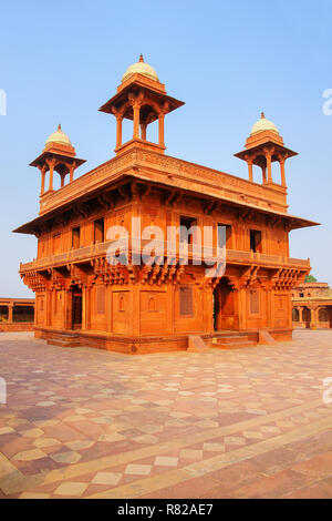 Diwan-I-Khas (Halle des privaten Publikum) in Fatehpur Sikri, Uttar Pradesh, Indien. Fatehpur Sikri ist einer der am besten erhaltenen Beispiele der Mughal Archi Stockfoto