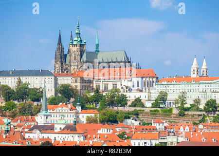 Die Prager Burg Prag Tschechische Republik Prag Skyline mit der Prager Burg und der St. Veits Dom Mala Strana Prag Tschechische Republik Europa Stockfoto