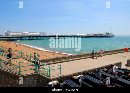 Strand und Pier von Brighton, Brighton, East Sussex, England Stockfoto