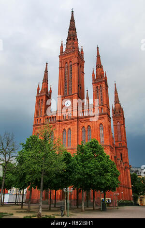 Markt Kirche am Schlossplatz in Wiesbaden, Hessen, Deutschland. Es wurde zwischen 1853 und 1862 erbaut. Stockfoto