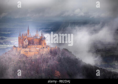 Burg Hohenzollern der Stammsitz des preußischen Königshauses und der Fürsten von Hohenzollern. Stockfoto