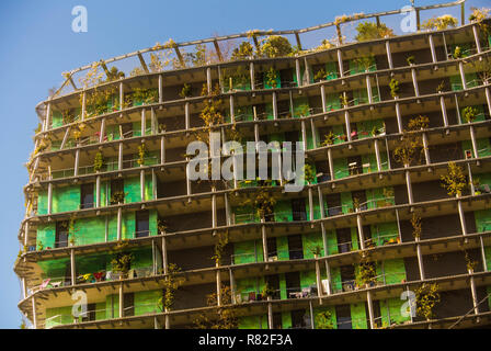 Paris, Frankreich, Neubau Baustelle in Tolbiac, energieeffiziente Gebäude, modernes grünes Gebäude, Biodiversitätsturm, grünes Gebäude ökologische Architektur frankreich, pariser Appartementgebäude, Turm, grüner Turm pariser Öko-Viertel paris Gehäuse Stockfoto