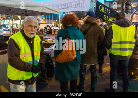 Montreuil, Frankreich, Gilet Jaunes (Gelbwesten) Französische Demonstration/ Besetzung auf der Straße, Proteste der Arbeiterrechte, GILETS JAUNES ROND POINT Stockfoto