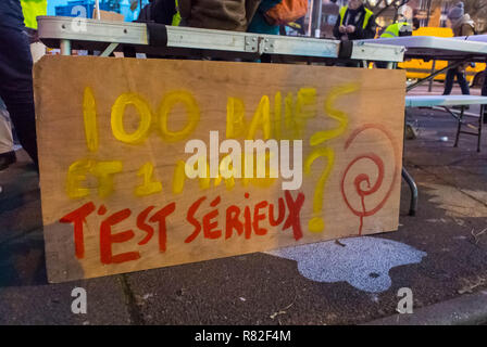 Montreuil, Frankreich,' Gilet Jaunes' (Gelb) Französische Demonstration/Beruf, Detail Protest Zeichen auf der Straße Stockfoto