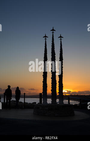 Jon Egging memorial Skulptur in Bournemouth bei Sonnenuntergang Stockfoto