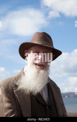 John Muir Imitator, Lee Stetson, Schauspieler und Muir Historiker, bei der Eröffnung des John Muir, Helensburgh, Schottland. John Muir, Naturforscher und Stockfoto