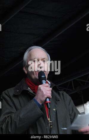 Ehemalige Tory Wartungstafel und der Ukip Marktführer für Wales, Neil Hamilton spricht der Brexit Verrat, in der Londoner Brexit bedeutet Beenden Rallye. Stockfoto