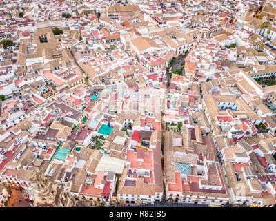 Luftaufnahme der Häuser in der strengen Stadtzentrum von Cordoba, Andalusien, Spanien Stockfoto