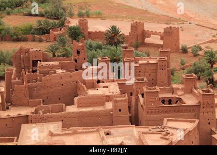 Marokko Ouarzazate - Dächer von Ait Ben Haddou mittelalterliche Kasbah in Adobe gebaut - UNESCO-Weltkulturerbe. Stockfoto