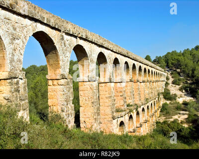 Römische Aquädukt Pont del Diable in der Nähe von Tarragona Spanien Stockfoto, Bild: 1489594 - Alamy