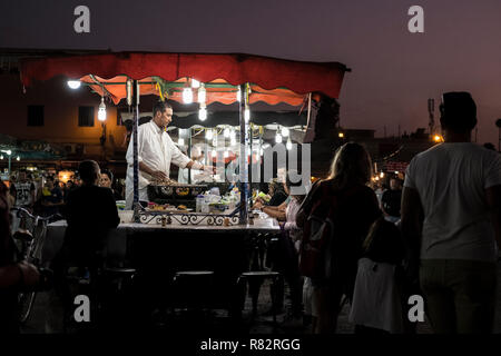Marrakesch, Marokko - 28. September 2017: Schnecken stand auf der Djemaa El-Fná Stockfoto